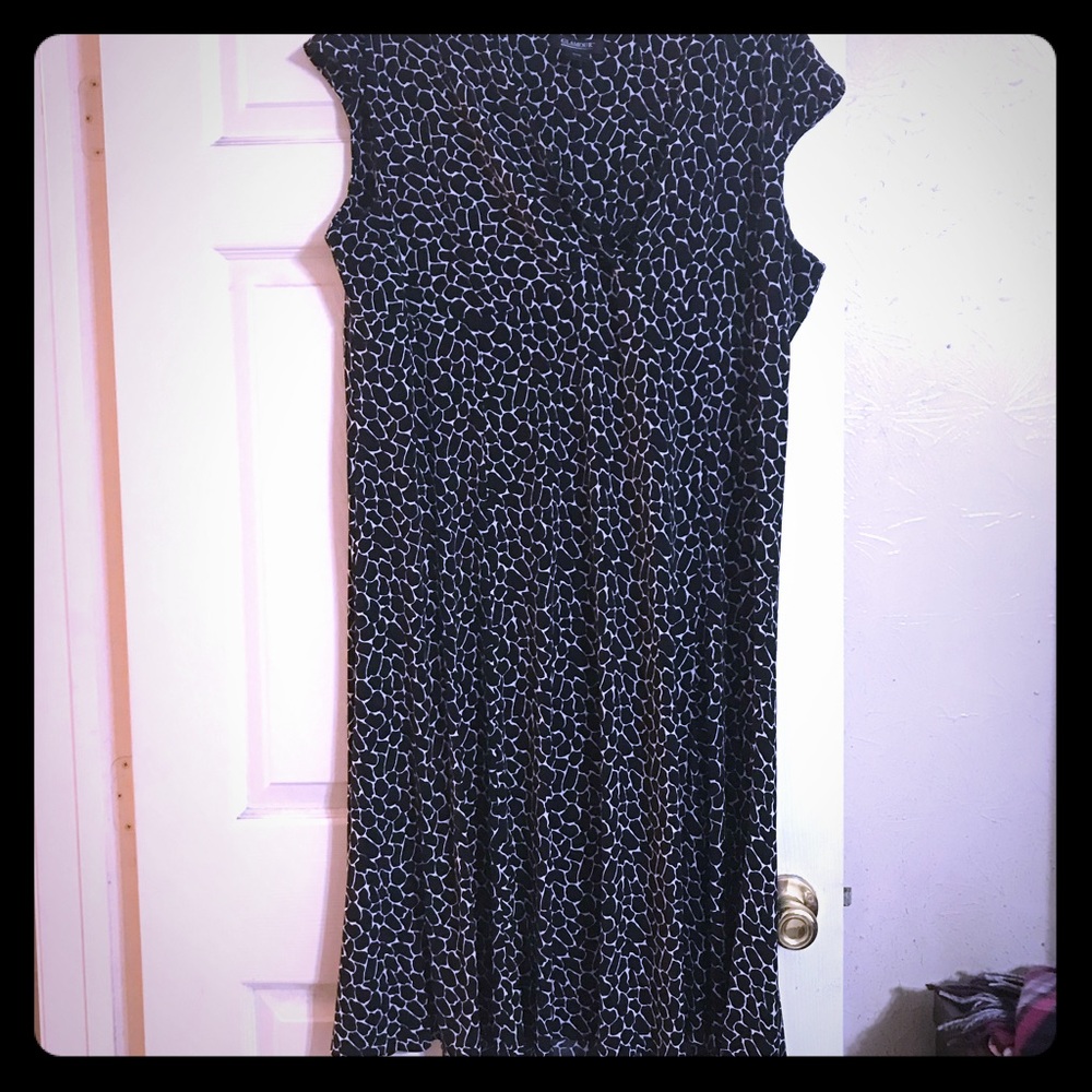 Glamour dress! Very flattering!